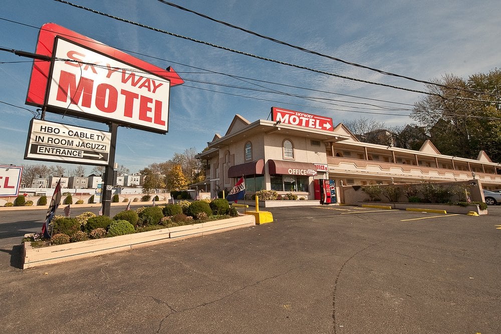 Skyway Motel