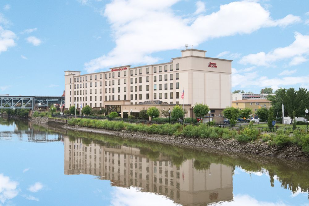 Hampton Inn & Suites Newark-Harrison-Riverwalk