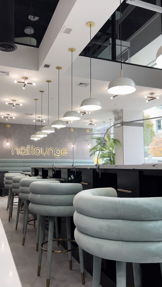 Nail Lounge