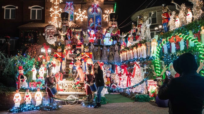 Dyker Heights Christmas Lights Tour in Brooklyn !